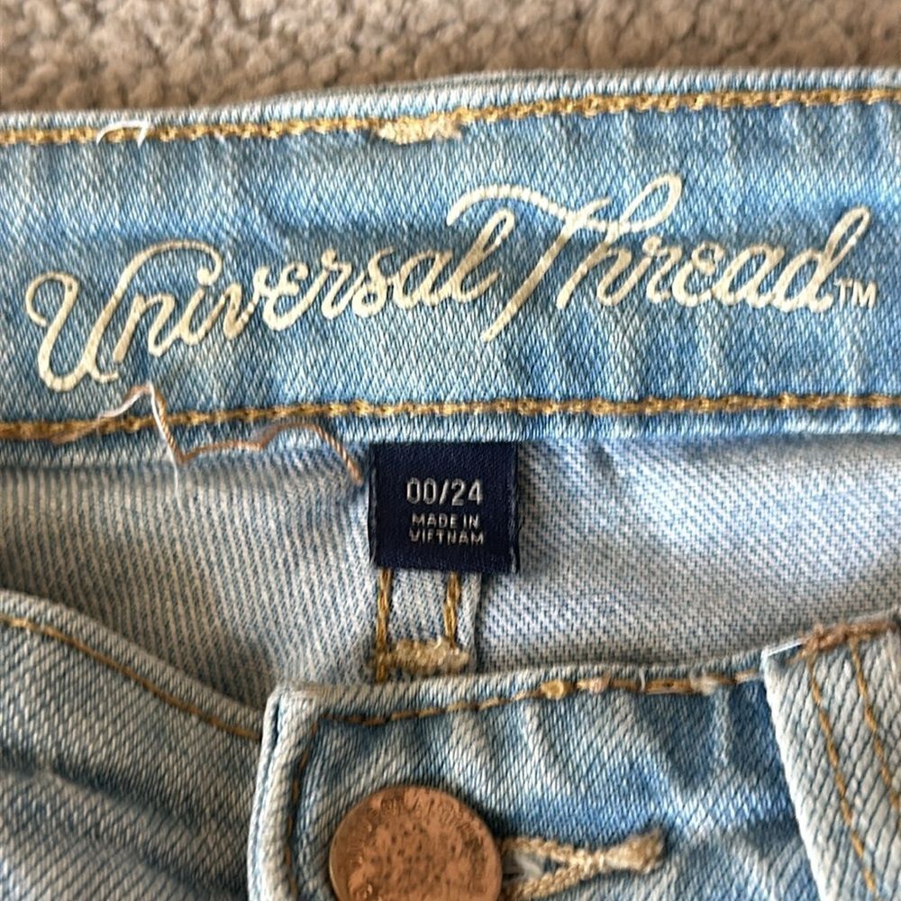 Universal Thread Women’s Distressed Boyfriend Jea… - image 6